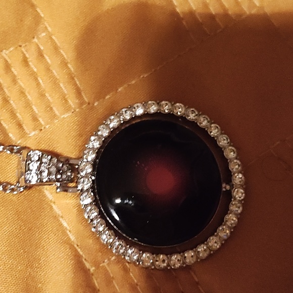 Beautiful eclipse necklace - Picture 5 of 7